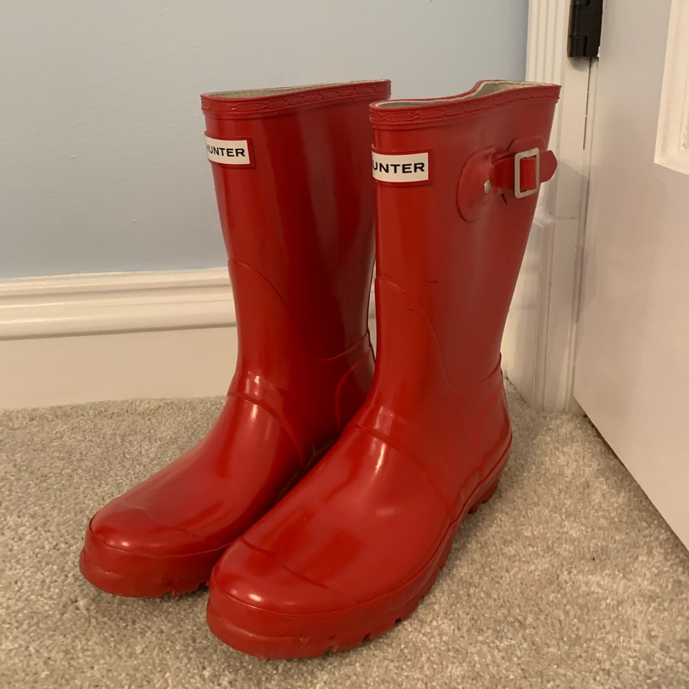 Red short Hunter rain boots size 8